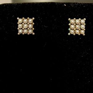 ALL IN A ROW PEARL EARRINGS